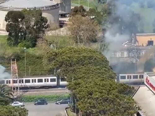 Incendio sul treno Roma-Lido: passeggeri in fuga sui binari