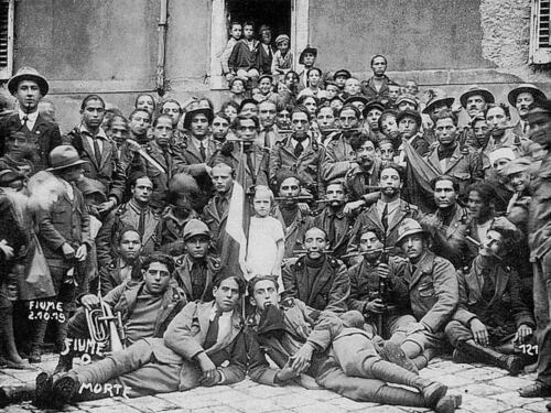 Gli arditi all'attacco della storia con pugnale e bombe a mano
