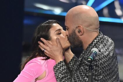 Sanremo 2024: ecco il look della terza serata del Festival di Emma  6