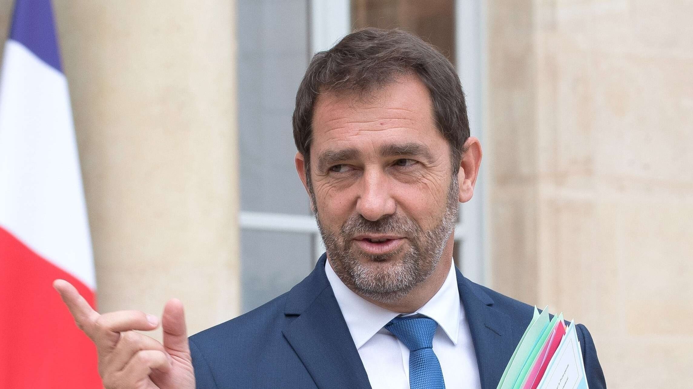 Rimpasto, azzardo di Macron. Un ex pokerista all'Interno