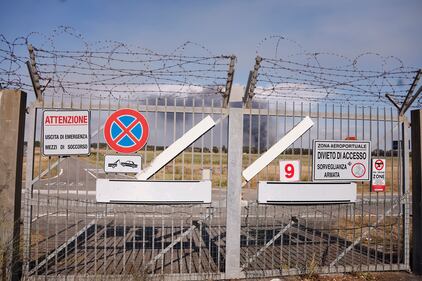 Le immagini dell'incendio scoppiato tra Monte Carnevale e Maccarese, nei pressi dell'aeroporto 10