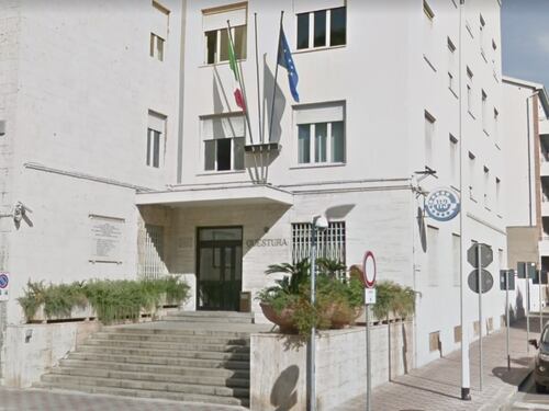 Cagliari, magrebino vuole entrare in casa famiglia e minaccia la moglie