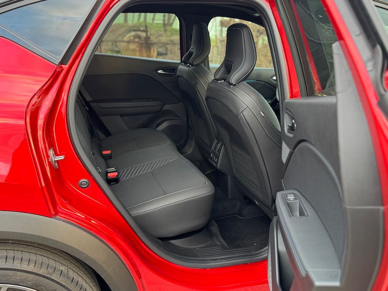 Renault Captur E-Tech 2025: guarda la gallery del B SUV ibrido 11