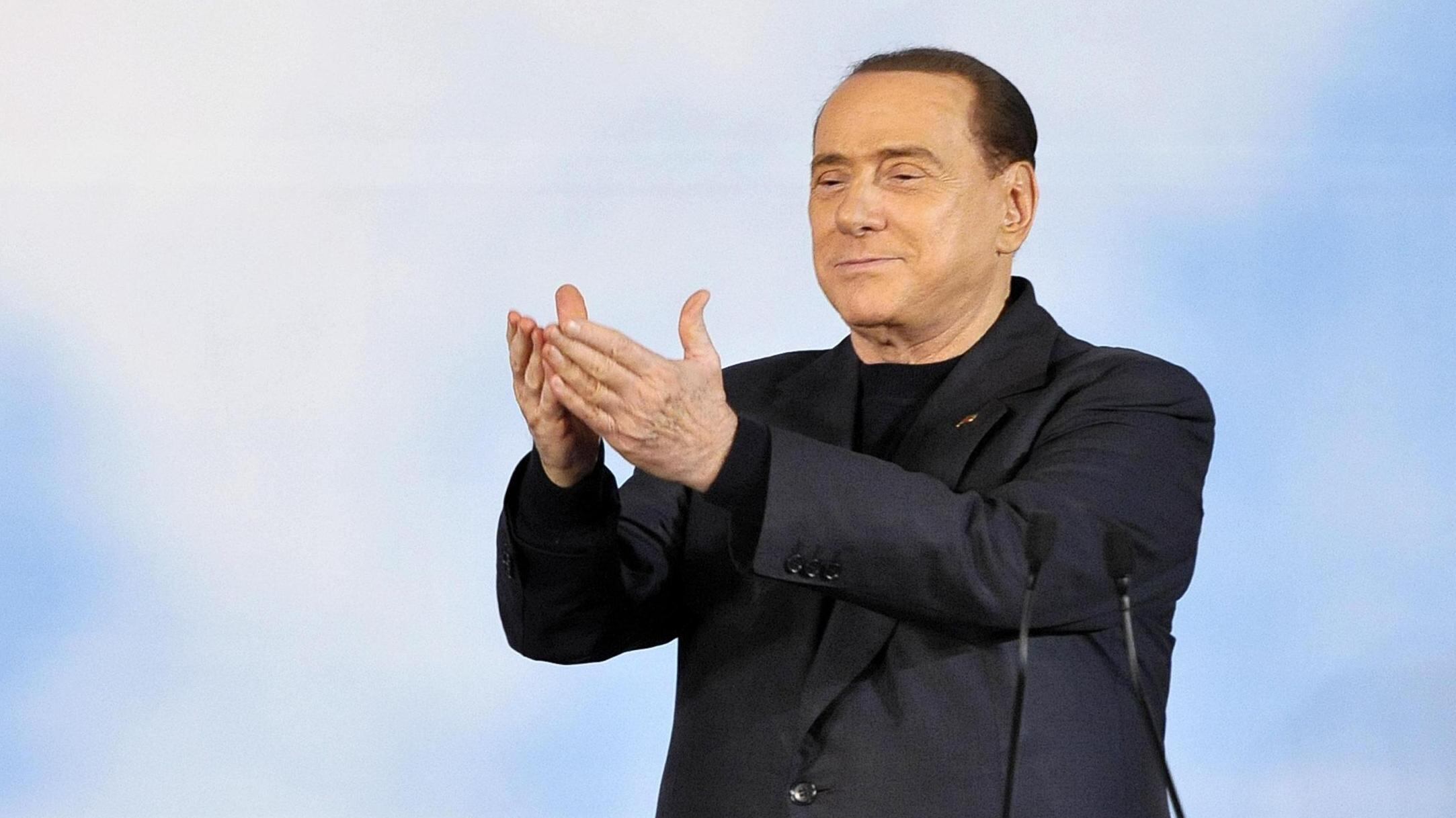 Berlusconi scrive ai club di Forza Italia: "Raccontate a tutti del colpo di Stato"