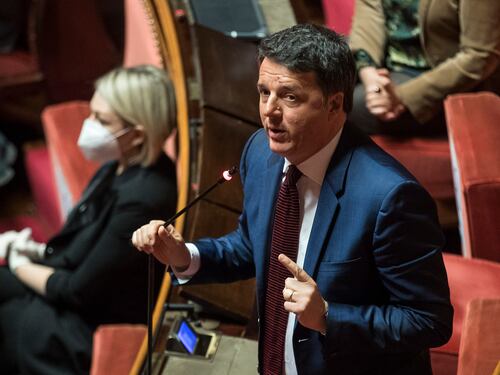 Renzi 'confessa' ai suoi: "Non avevo altra scelta"