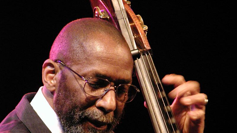 Suona Ron Carter, leggenda del jazz