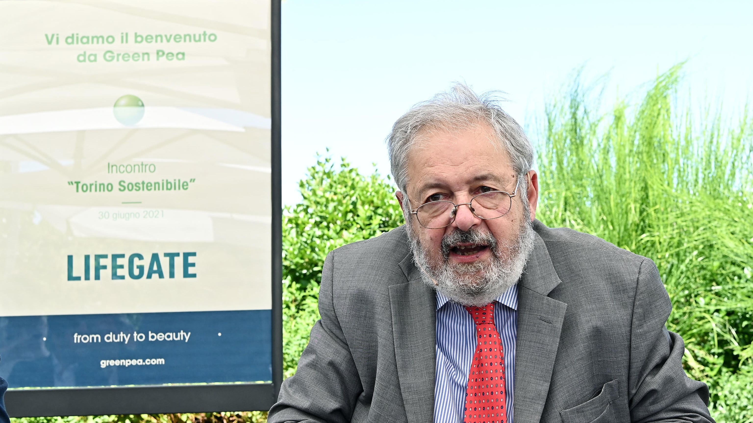Il centrodestra vola nei sondaggi: avanti di 19 punti "Tanti gli indecisi la partita è aperta"