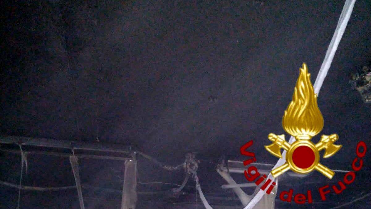 Incendio alla sede Inps del Tuscolano: due persone sono rimaste intossicate