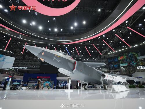 "Può colpire obiettivi marittimi": così la Cina ha potenziato il caccia J-20