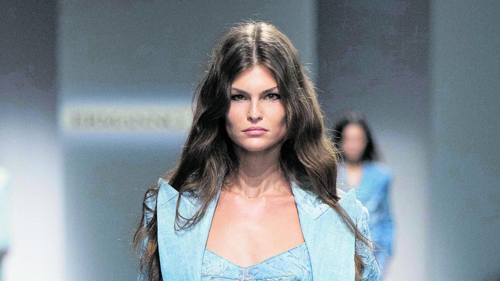 Il raso-denim di Scervino. La Spagnoli veste i sogni