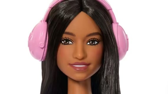 Mattel lancia la Barbie autistica. Inclusività o strategia di mercato?