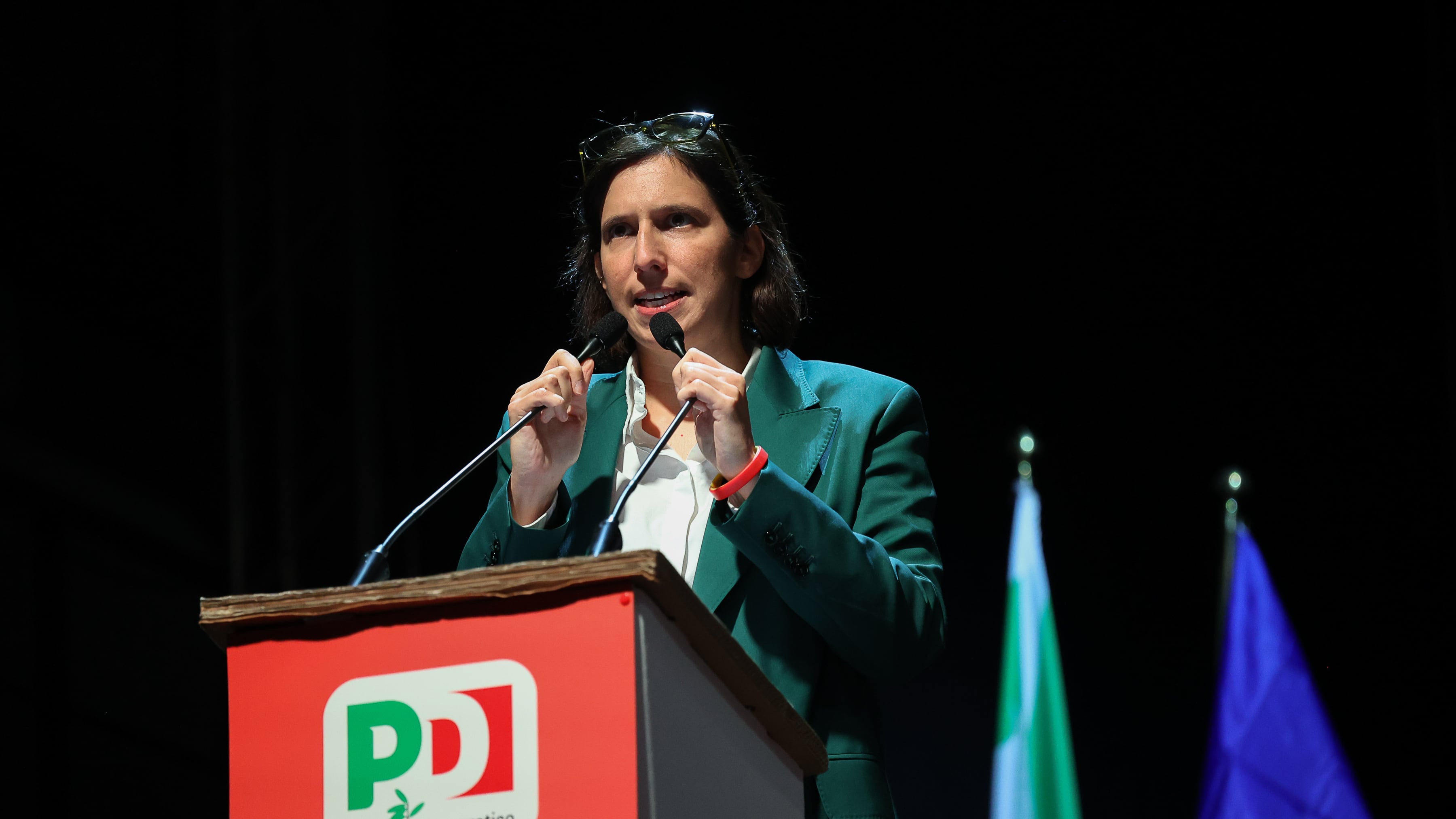 Il sondaggio di Mentana premia FdI. E il Pd di Elly Schlein continua la discesa