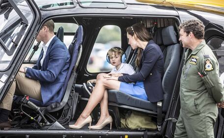 Che capricci, principe George! Tutte le foto alla base militare della Raf e dello "scivolone" sexy di Kate 18