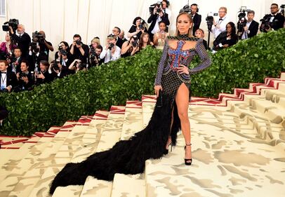Met Gala 18: Rihanna con la mitra e Madonna con la veletta 6