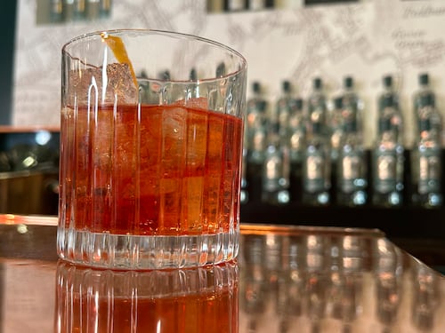 "Il Negroni è un drink razzista". Rissa (woke) sfiorata al bar