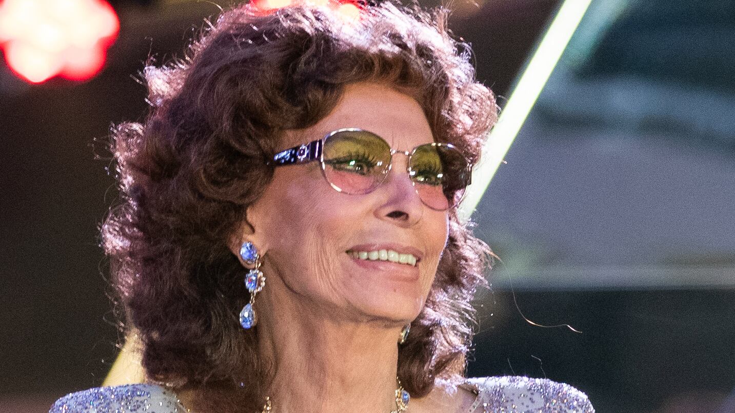 "Tornerà presto con noi". Come sta Sophia Loren dopo l'incidente