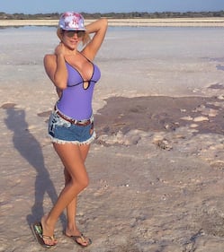 Paola Caruso sexy su Instagram e in televisione 11