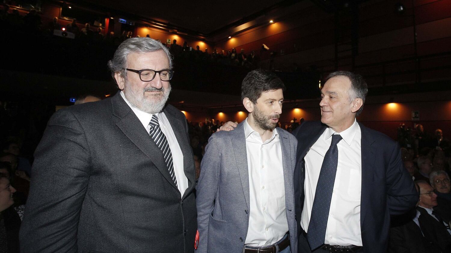 "Renzi ha scelto la scissione". E la minoranza se ne va dal Pd