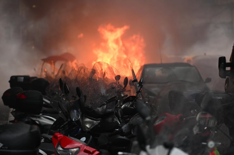 Scontri a Napoli tra tifosi: in centro è guerriglia 4