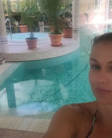 Eva Henger, nude look sui social  12