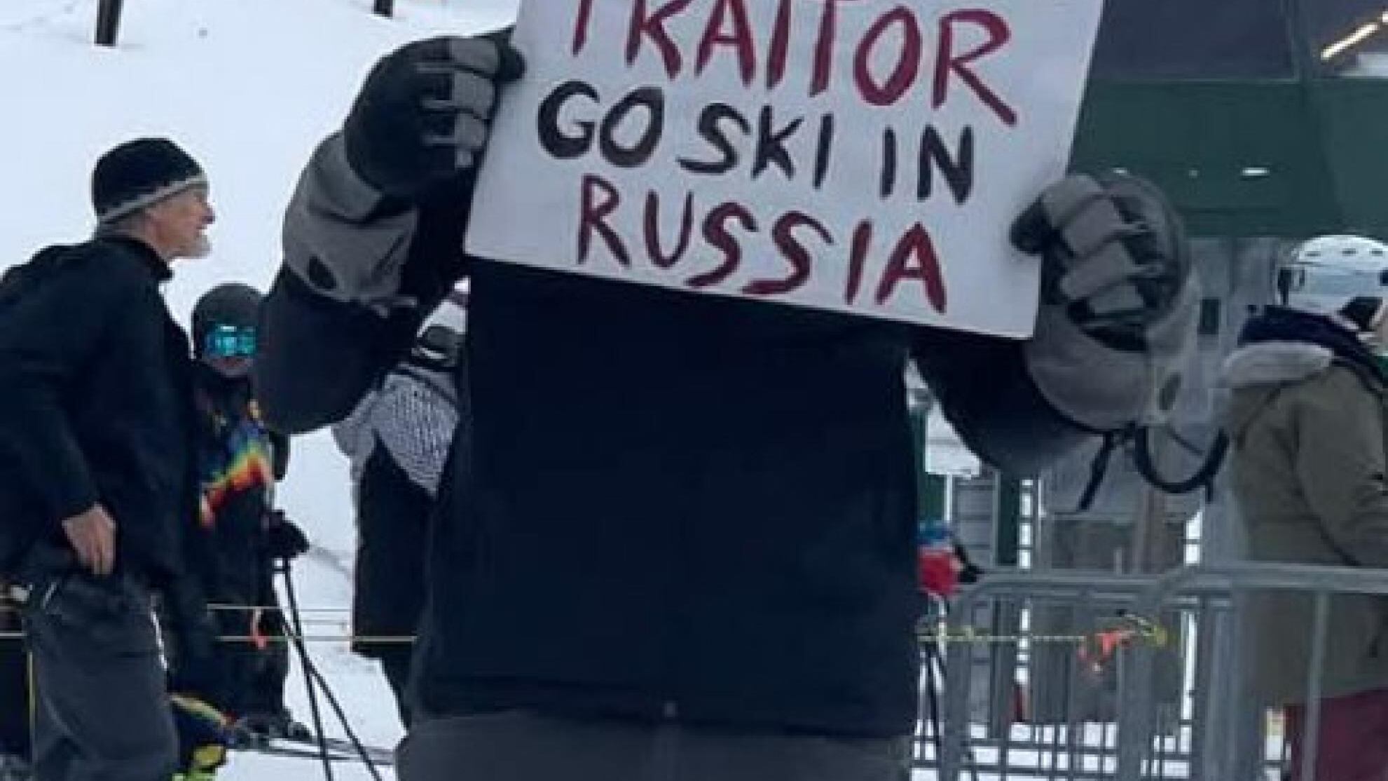 Da New York a LA cortei pro-Ucraina. Vance contestato