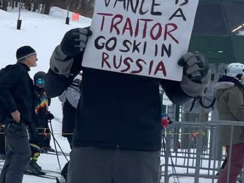 Da New York a LA cortei pro-Ucraina. Vance contestato