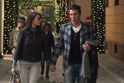 Buffon e la D'Amico fanno shopping in via Montenapoleone 15