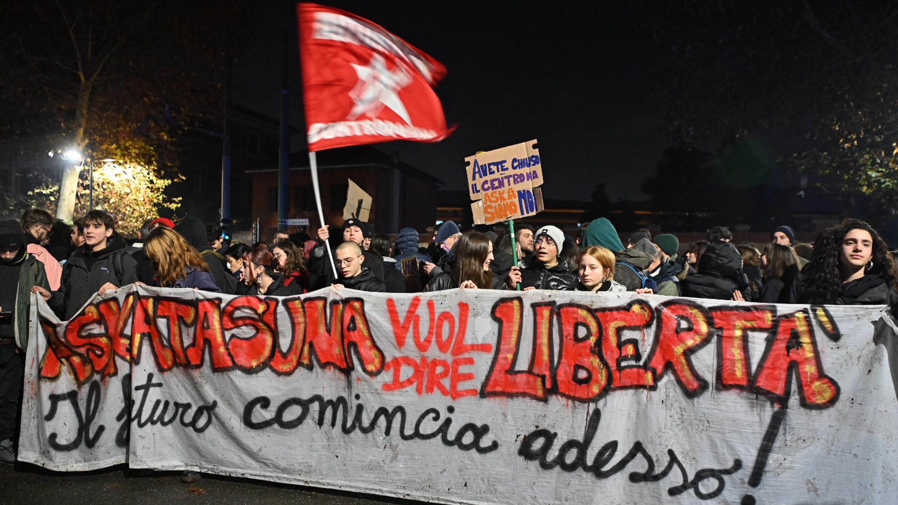 Askatasuna, parte la battaglia legale contro lo sgombero: chiesto l’accesso agli atti