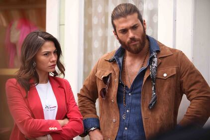 Cam Yaman: l'attore turco che fa battere i cuori delle italiane 12