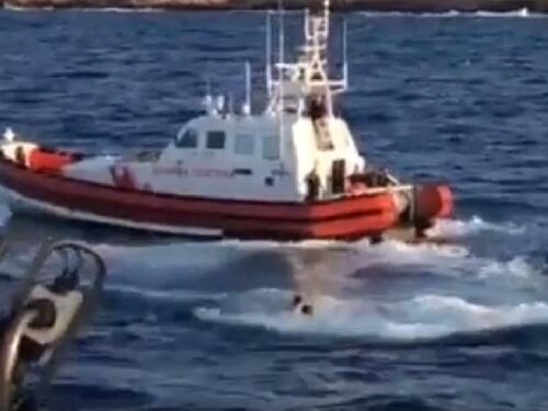 Verso Malta i novanta migranti soccorsi dalla Guardia Costiera italiana