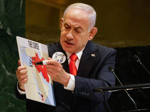Netanyahu show all'Onu. "Finire il lavoro a Gaza". In aula fischi e proteste
