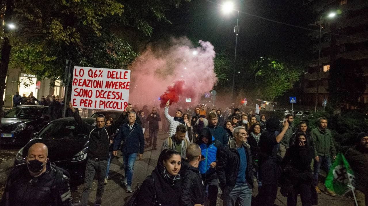 Centri bloccati, traffico in tilt. Al sedicesimo fine settimana il copione è sempre lo stesso