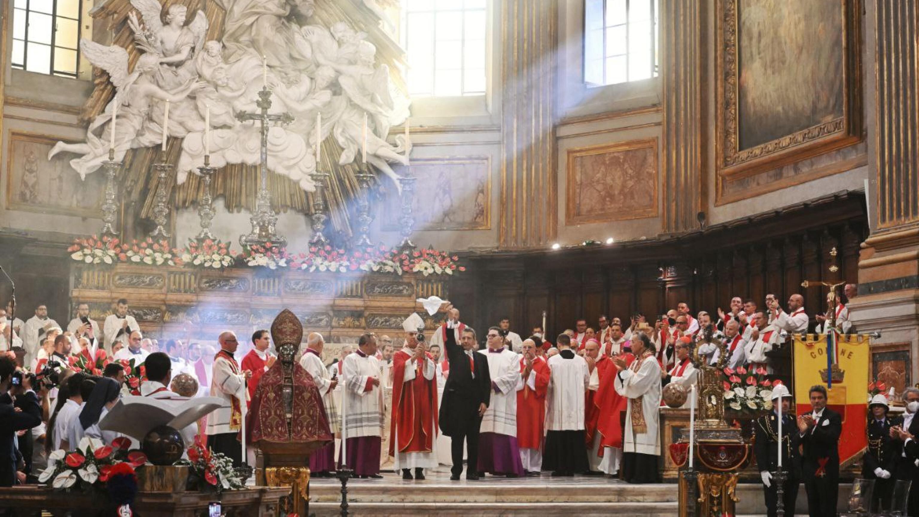 Miti e miracoli di Napoli: il sangue di san Gennaro nella fede