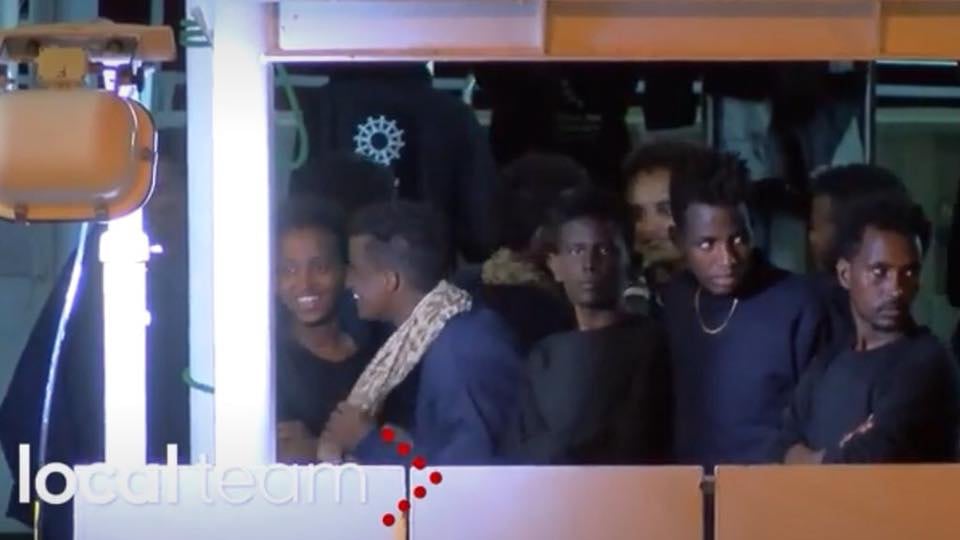 Diciotti, il don difende i migranti scappati: "Si possono allontanare liberamente"