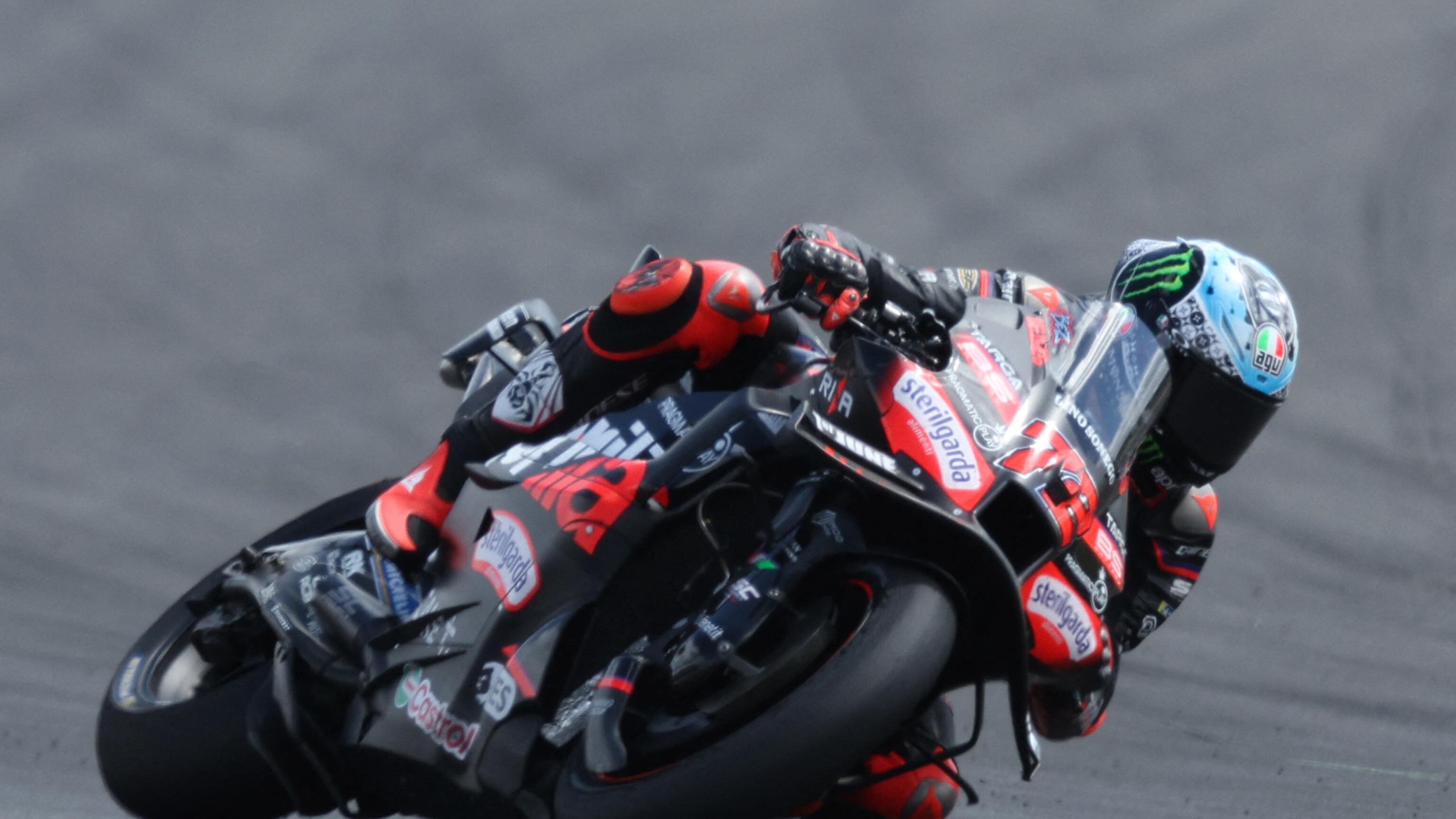 MotoGP, Bezzecchi vince a sorpresa a Silverstone. Terzo Marc Marquez, fuori Bagnaia