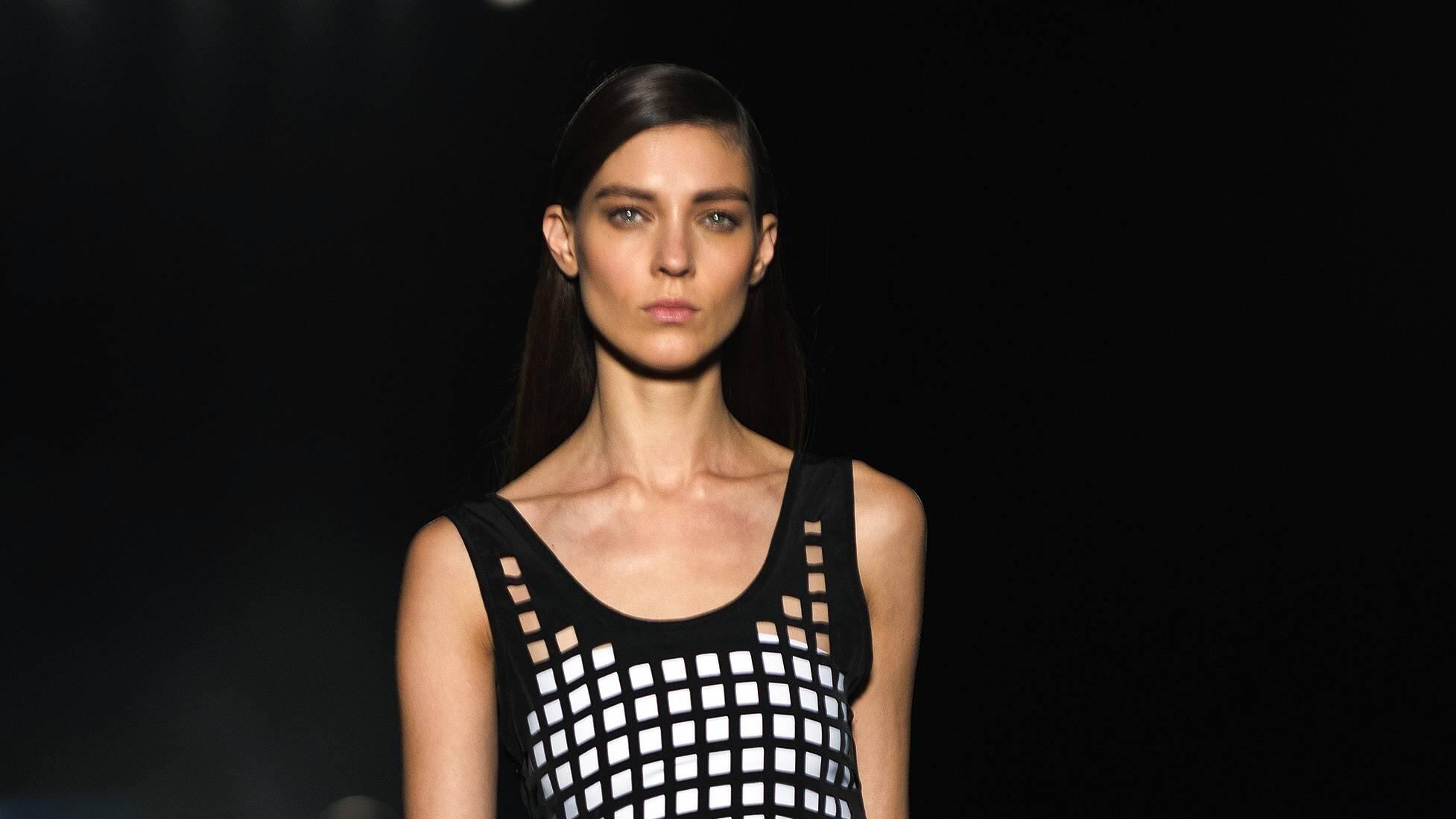 Diesel veste l'anima rock Spopola l'abito-cravatta
