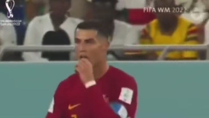 "Cosa si è infilato in bocca?". Gesto misterioso di Cristiano Ronaldo contro il Ghana
