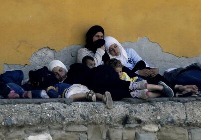 Macedonia, l'assalto dei clandestini ai treni per l'Europa 10