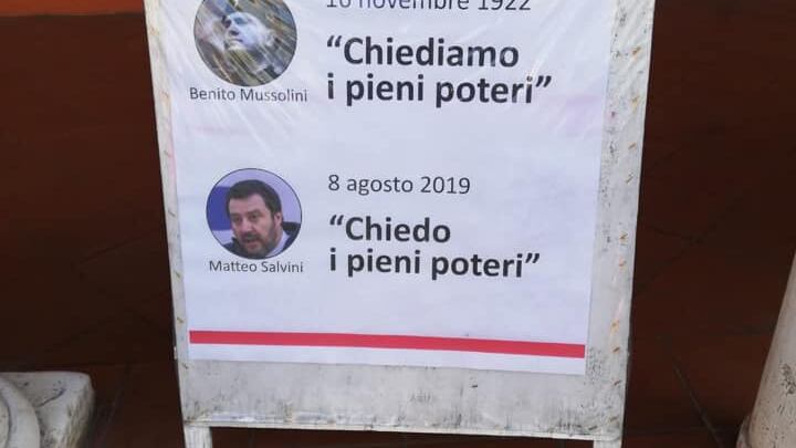 Anpi, Salvini uguale a Mussolini:polemico cartello davanti al comune