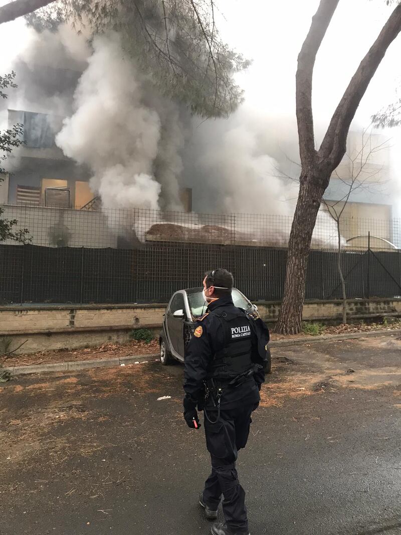 La rivolta dei migranti a Torre Maura: fuoco nel centro d'accoglienza 6