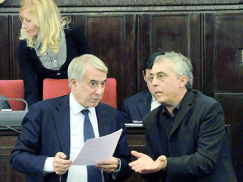 Assessori bocciati: servono più tagli