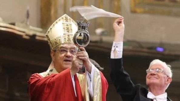Si ripete il prodigio di San Gennaro: sciolto il sangue nelle ampolle