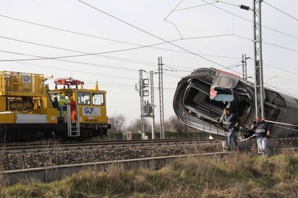 Al via le operazioni di rimozione del Frecciarossa deragliato 5