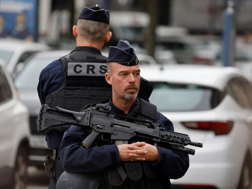 Stretta di Parigi: frontiere blindate e Louvre chiuso per motivi di sicurezza