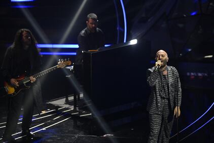Sanremo 2024: ecco il look della terza serata del Festival dai Negramaro 11