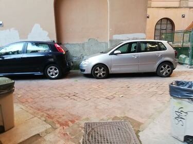 Il cortile dell'Accademia delle Belle Arti diventa un parcheggio abusivo 1