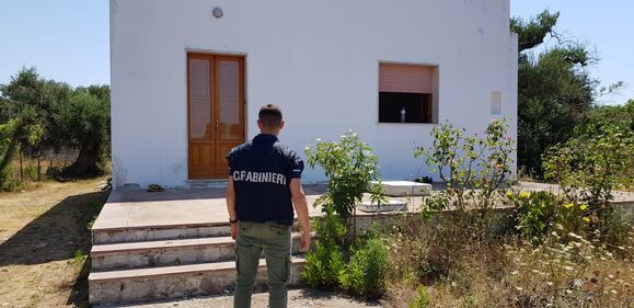Puglia, le vite dei braccianti nelle mani dei caporali 8