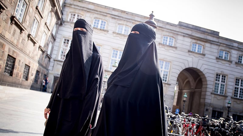No al burqa nei luoghi pubblici: la Corte d'Appello di Milano dà ragione alla Regione Lombardia