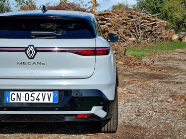 Renault Megane E-Tech Electric: guarda la gallery del crossover ibrido 12