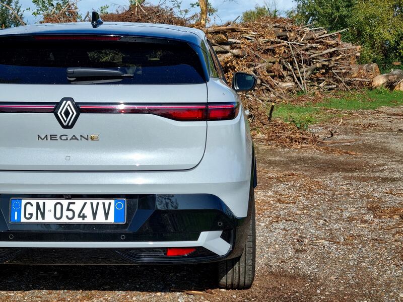 Renault Megane E-Tech Electric: guarda la gallery del crossover ibrido 12